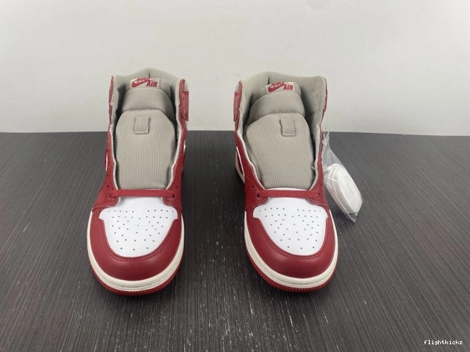 High OG (W) Chenille Newstalgia DJ4891-061 1 Jordan 0927